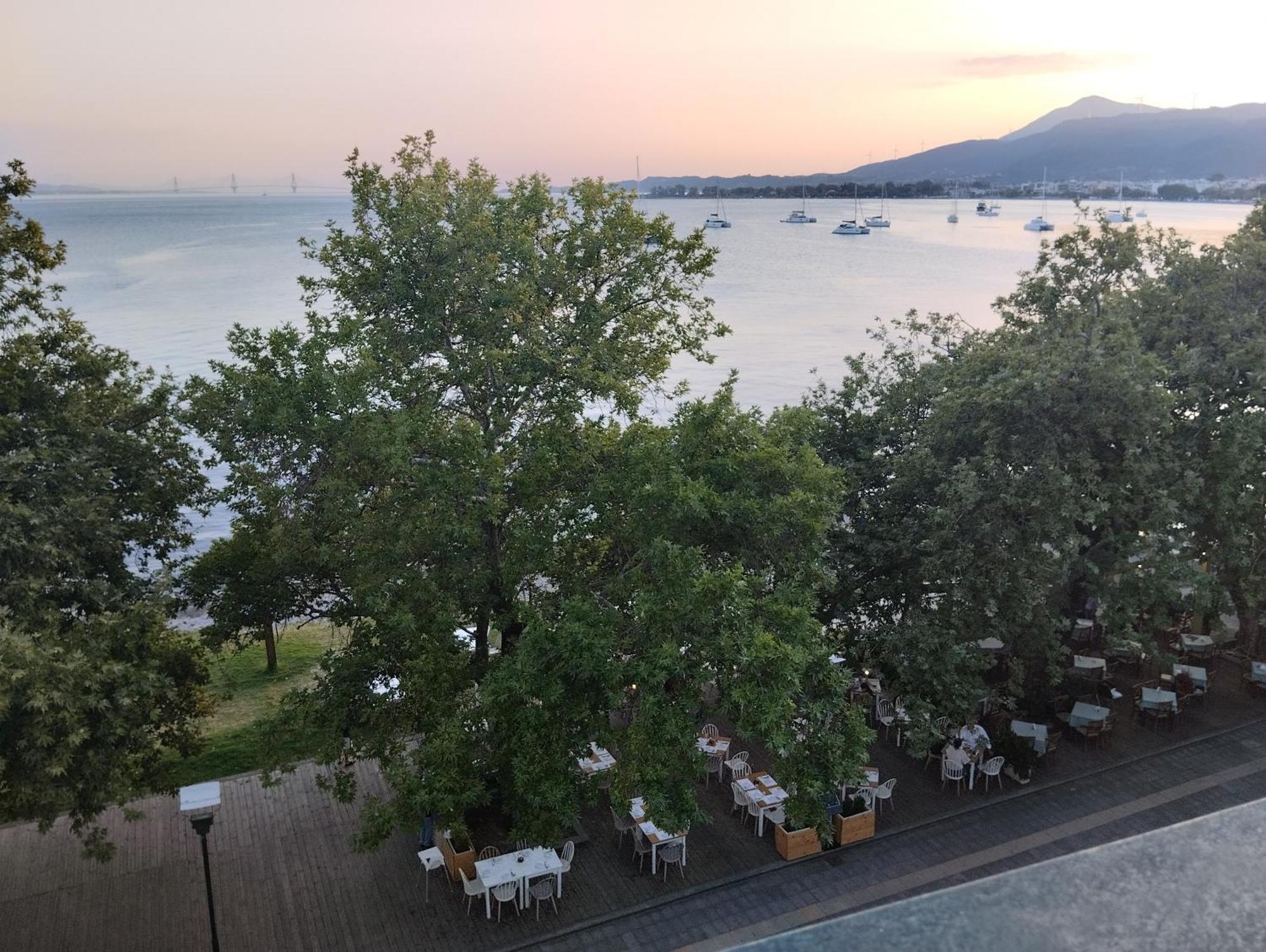 Πέτρινο Στη Θάλασσα Apartment Nafpaktos Exterior photo